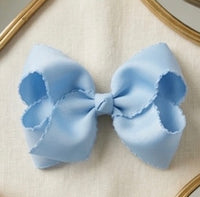 Monotone Moonstitch King Bow